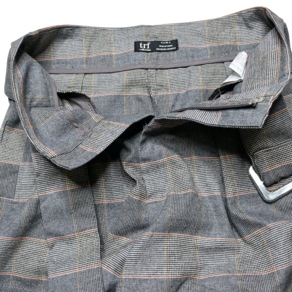 Zara Women's Grey Plaid Pleated Shorts with Belt, size Extra Small - Picture 3 of 8